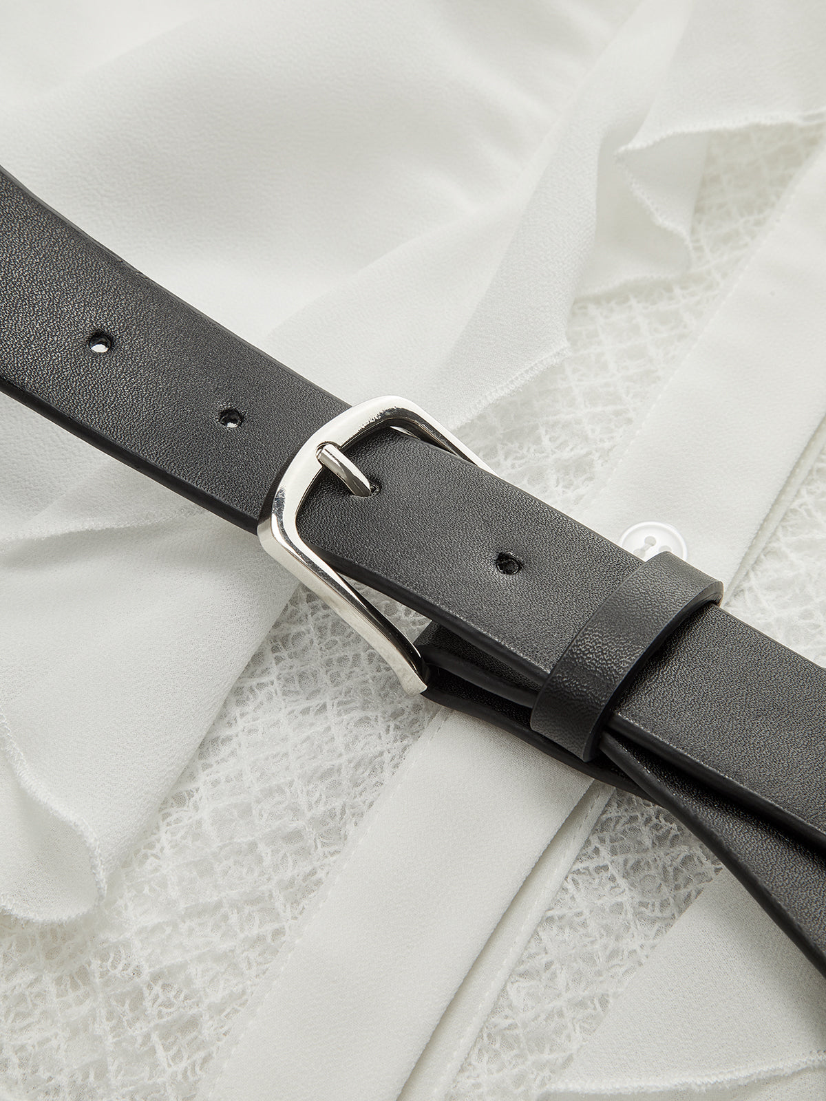 Ensemble chemise à volants et jupe midi avec ceinture