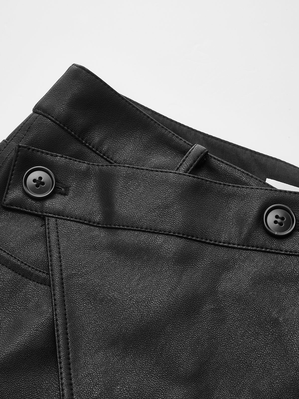 Asymmetrischer Midirock aus Kunstleder