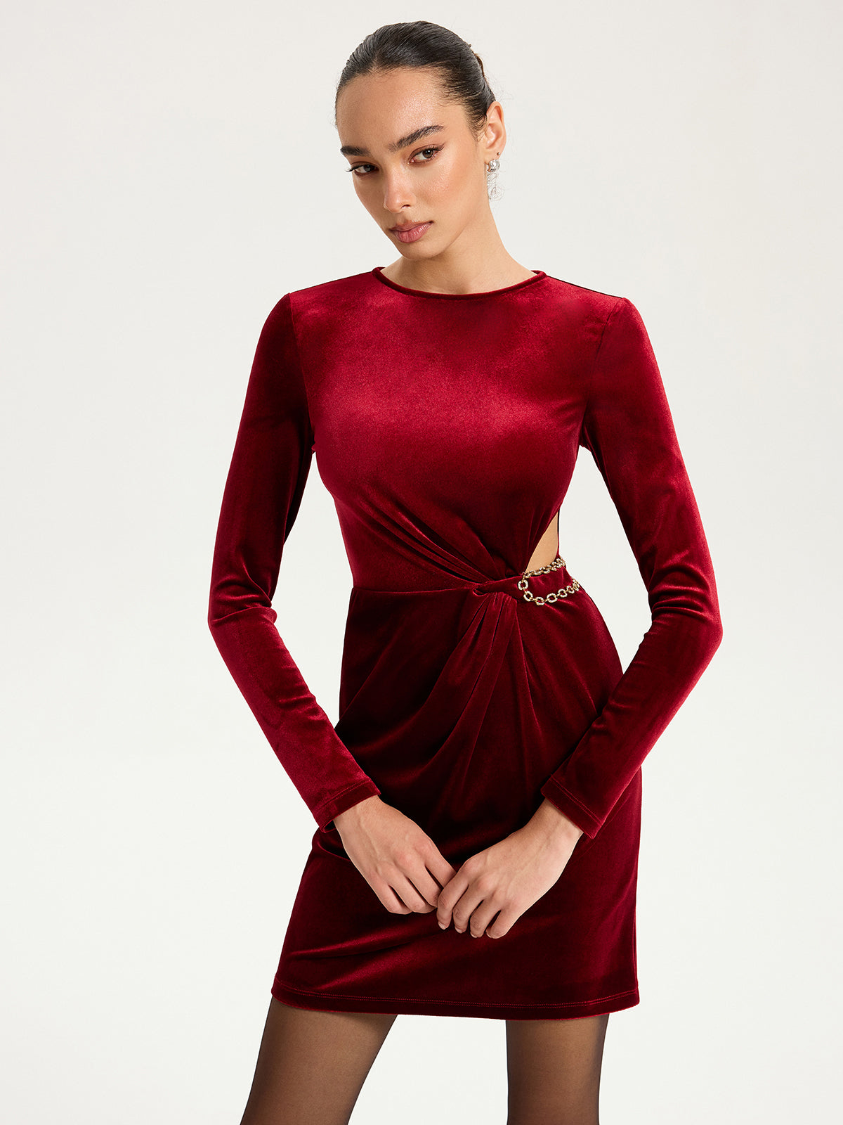 Robe mini en velours découpée avec détail de chaîne