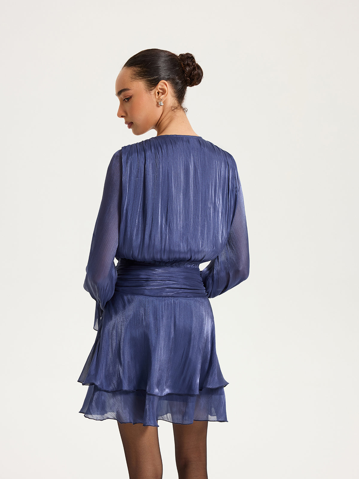 Robe courte à volants et taille froncée