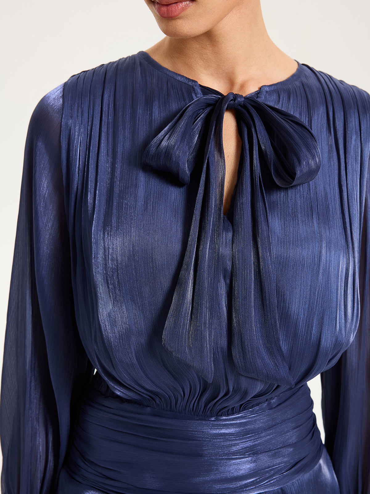 Robe courte à volants et taille froncée