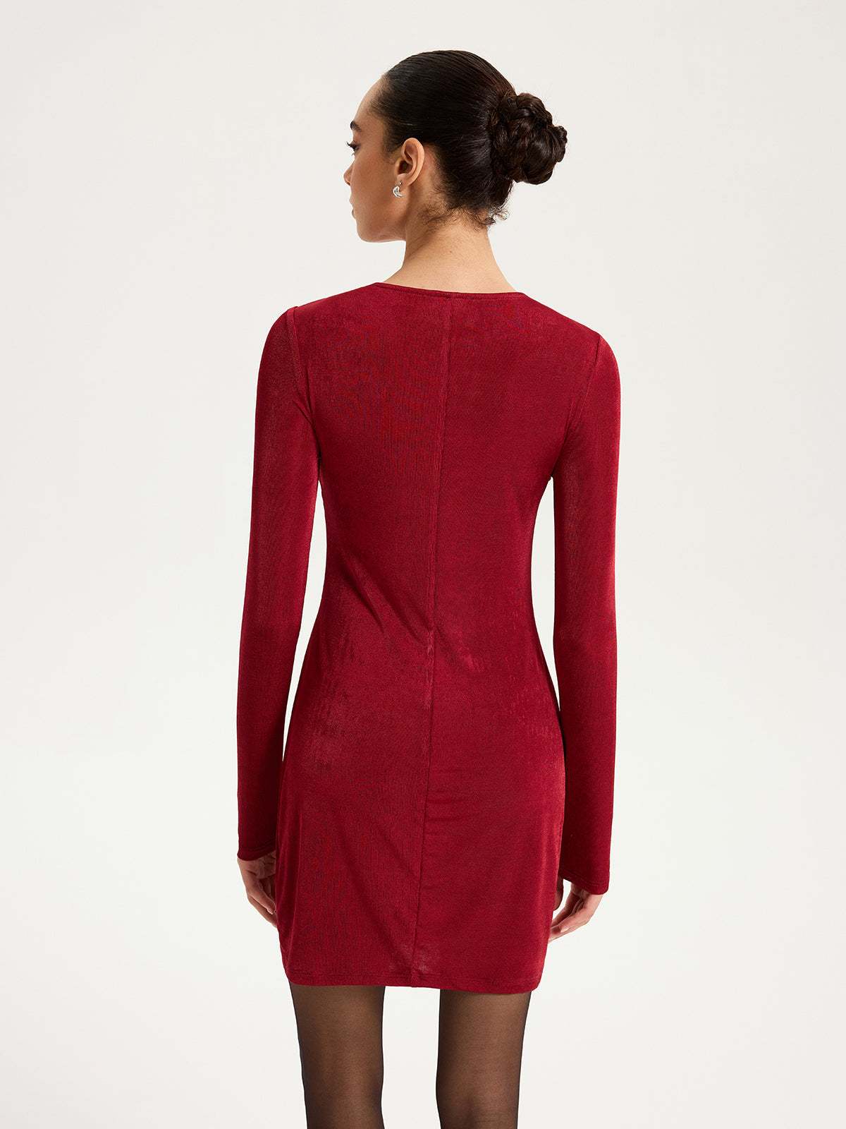 Mini-robe à manches longues et nœud sur le devant