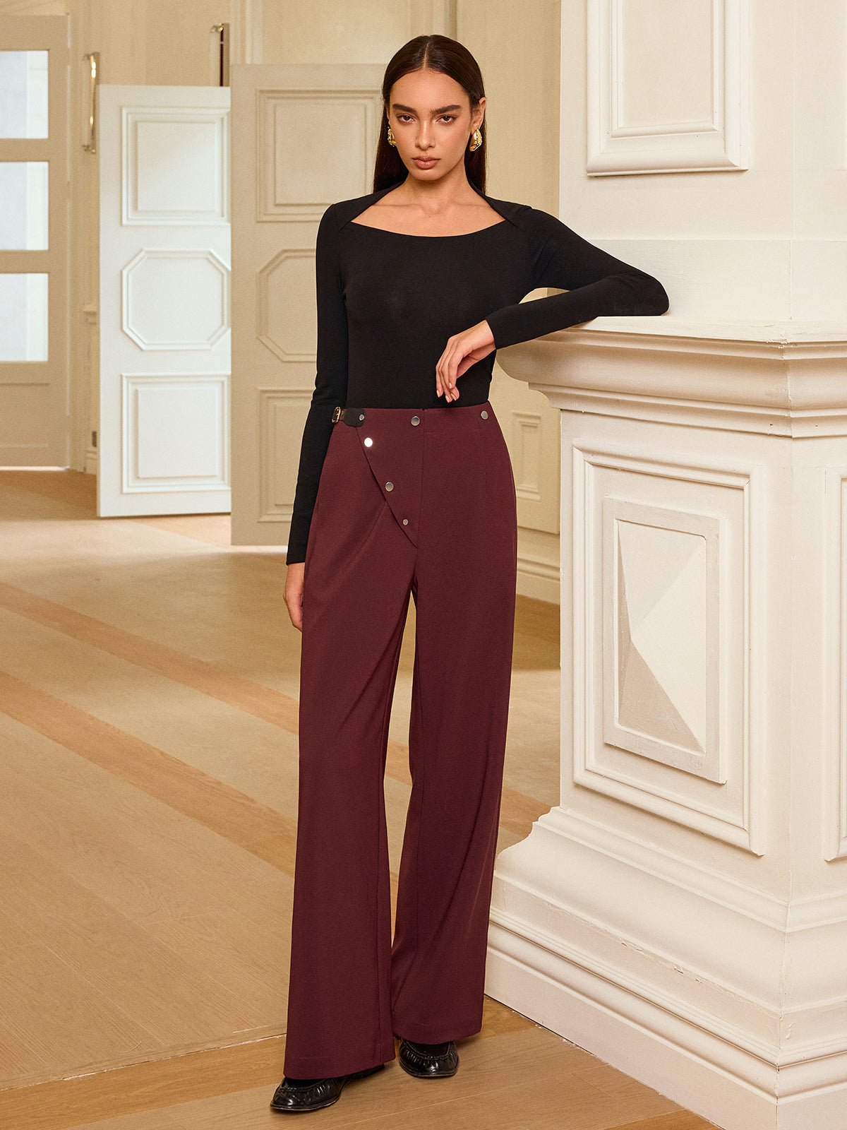 Hose mit asymmetrischem Bund und geradem Bein
