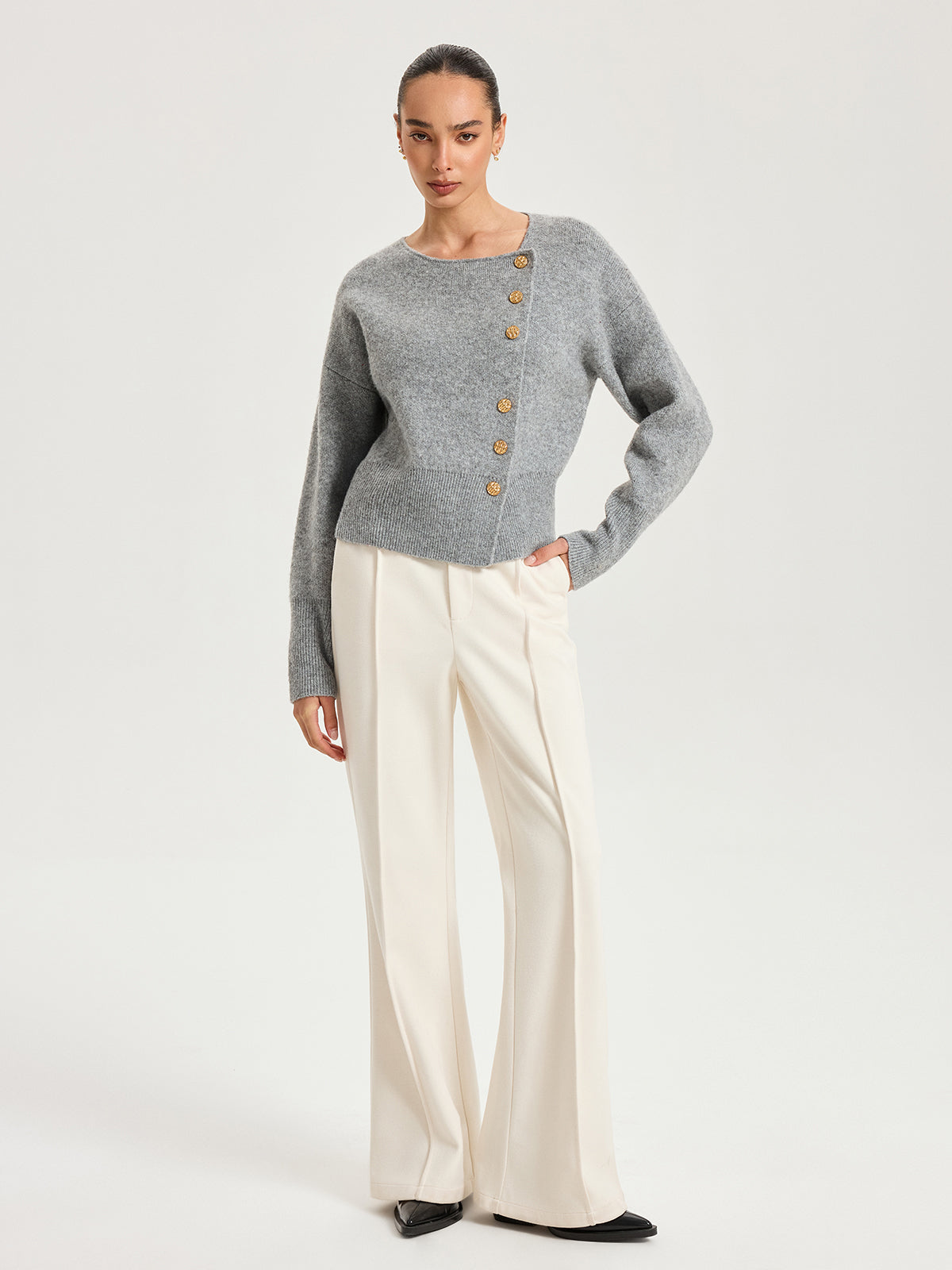 Asymmetrischer Strickcardigan aus Wollmix mit Metallknöpfen