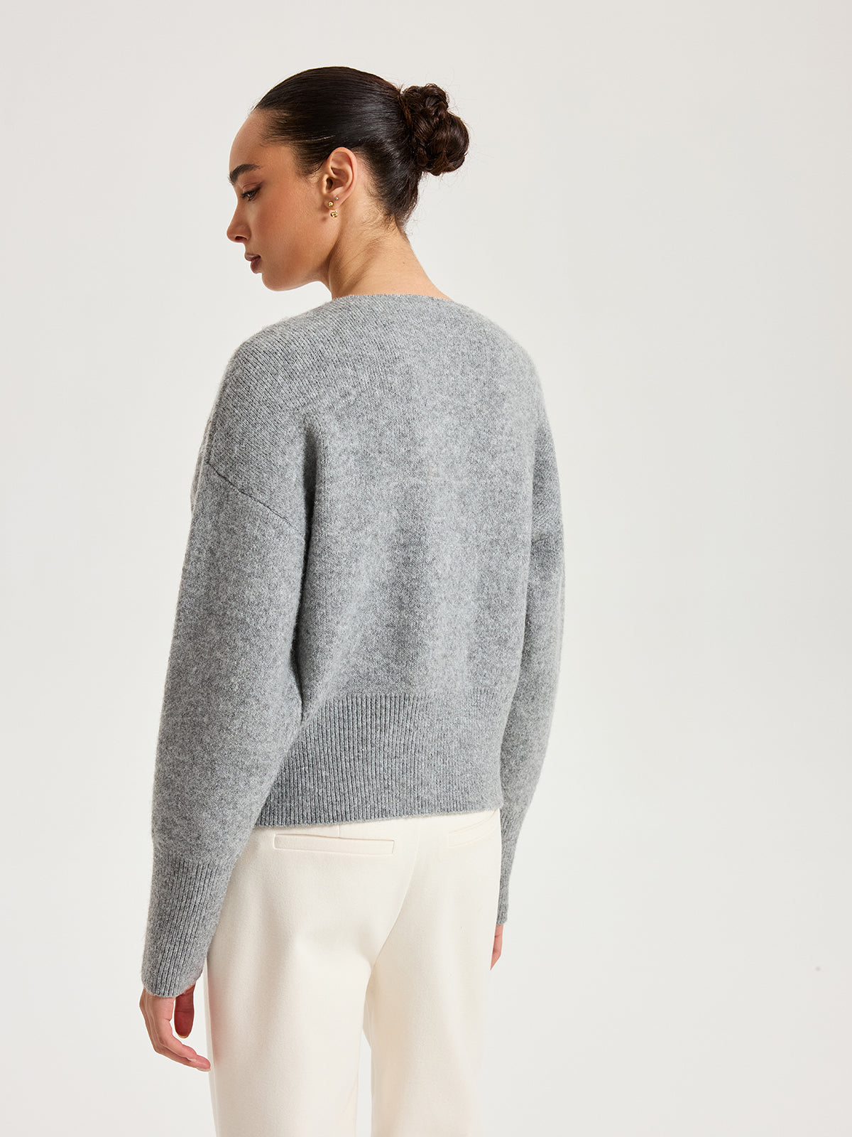 Asymmetrischer Strickcardigan aus Wollmix mit Metallknöpfen