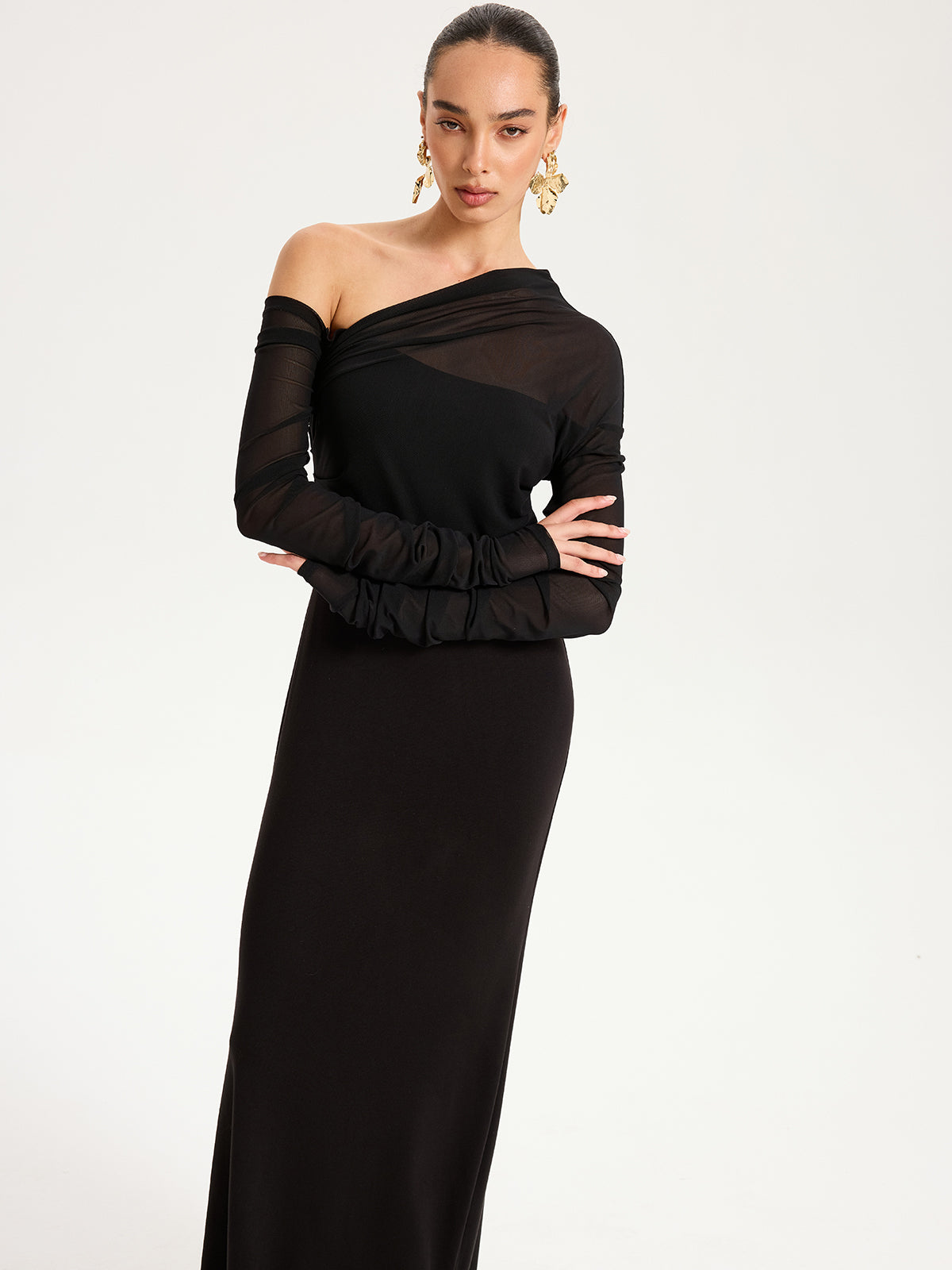Robe longue asymétrique à une épaule, transparente et froncée, à manches longues