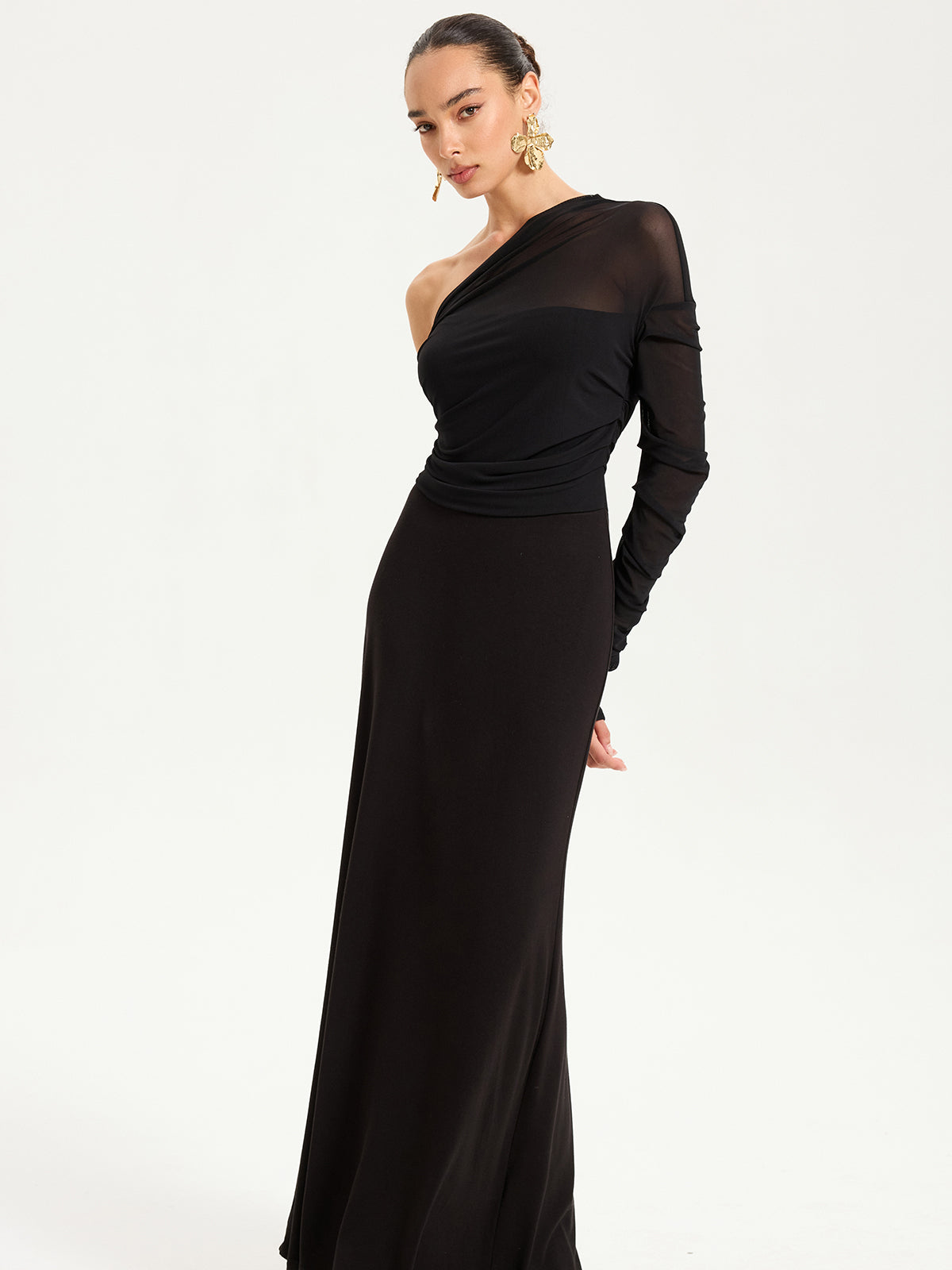 Robe longue asymétrique à une épaule, transparente et froncée, à manches longues