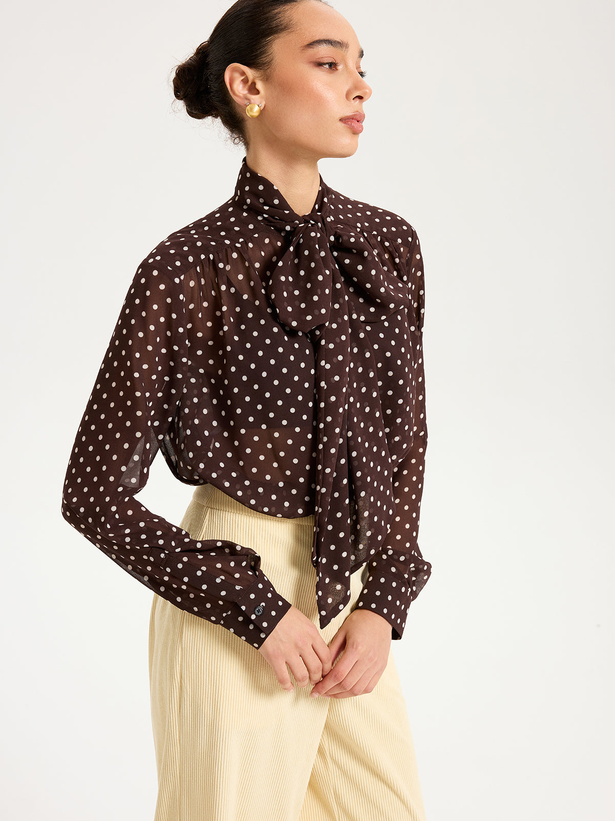 Halbtransparente Chiffon-Bluse mit Polka Dots und Schleife