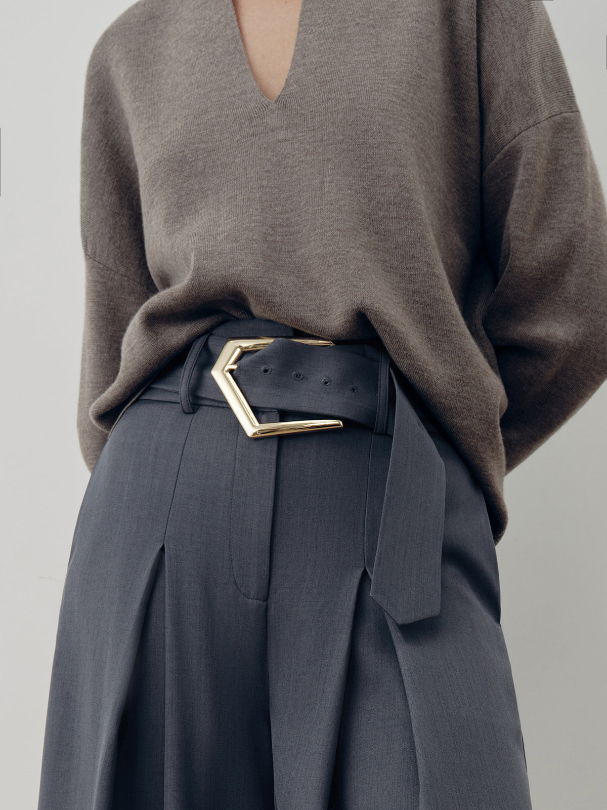 Legere, hochgeschnittene Wide-Leg-Hose mit Gürtel