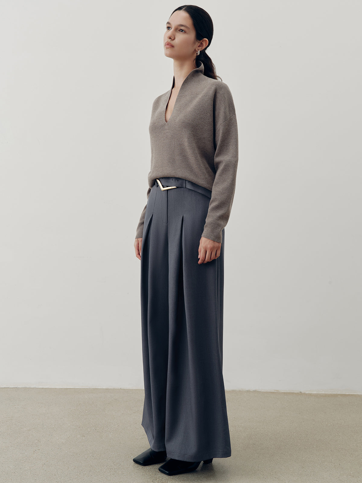 Legere, hochgeschnittene Wide-Leg-Hose mit Gürtel