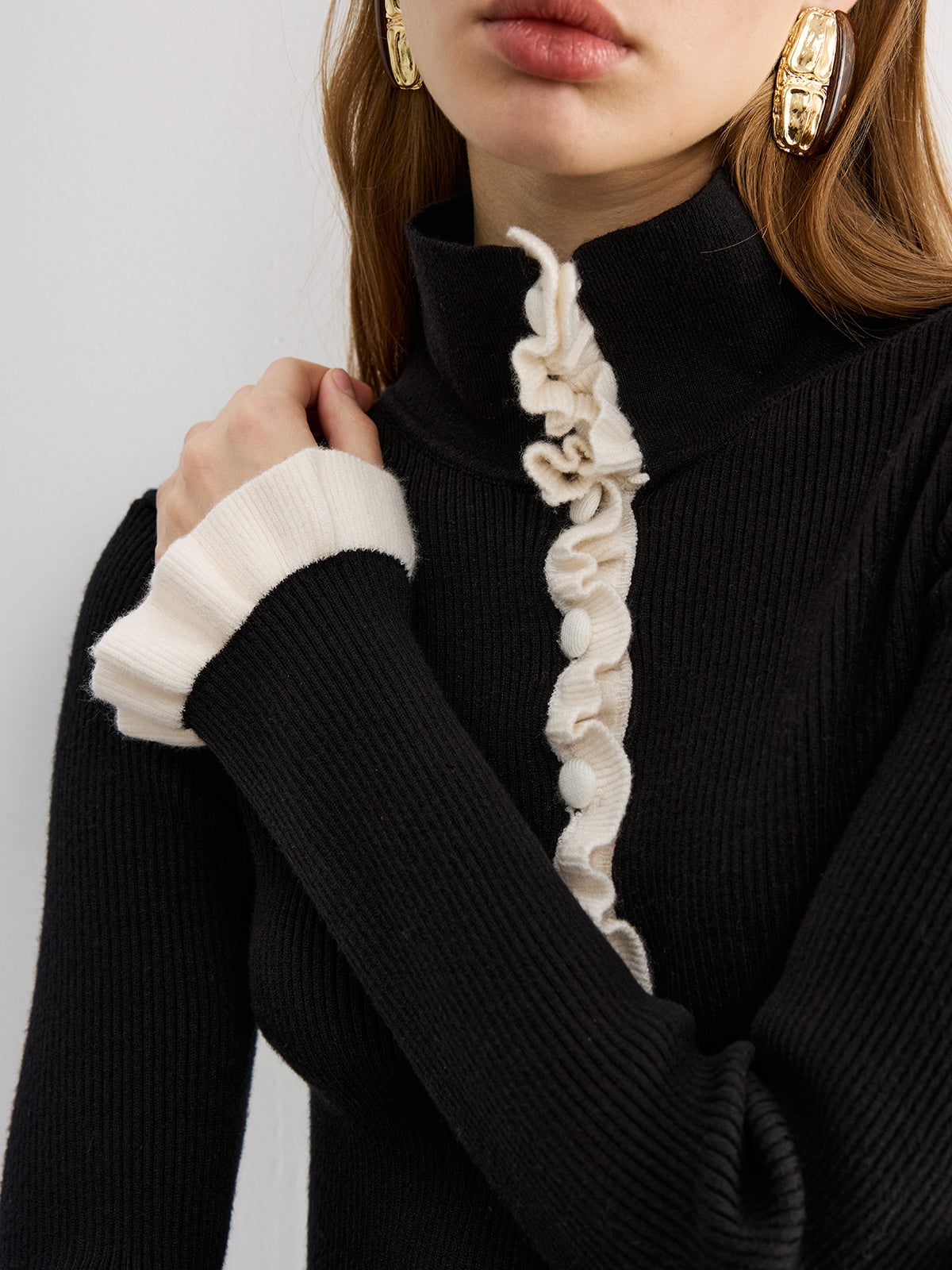 Gerüschtes Strickoberteil und Minirock-Set mit Kontrastdetails