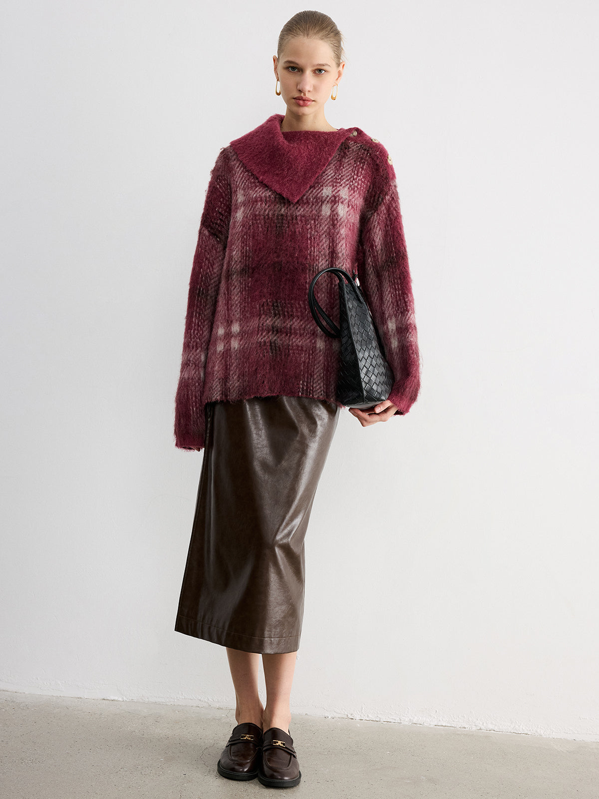Pull en maille mélangée de laine à col asymétrique écossais boutonné