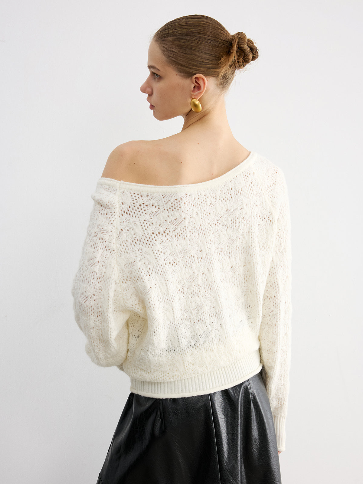 Pull en tricot ajouré à épaules dénudées