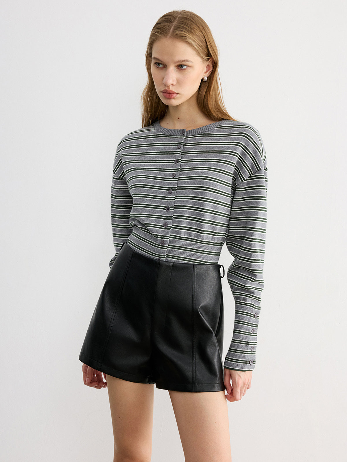 Shorts ceinturés en similicuir