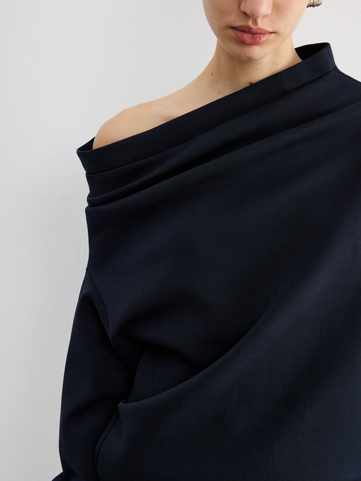 Schulterfreies Sweatshirt aus Baumwollmischung