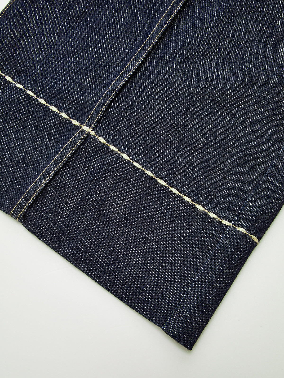 Pantalon en jean taille haute boutonné à jambes larges