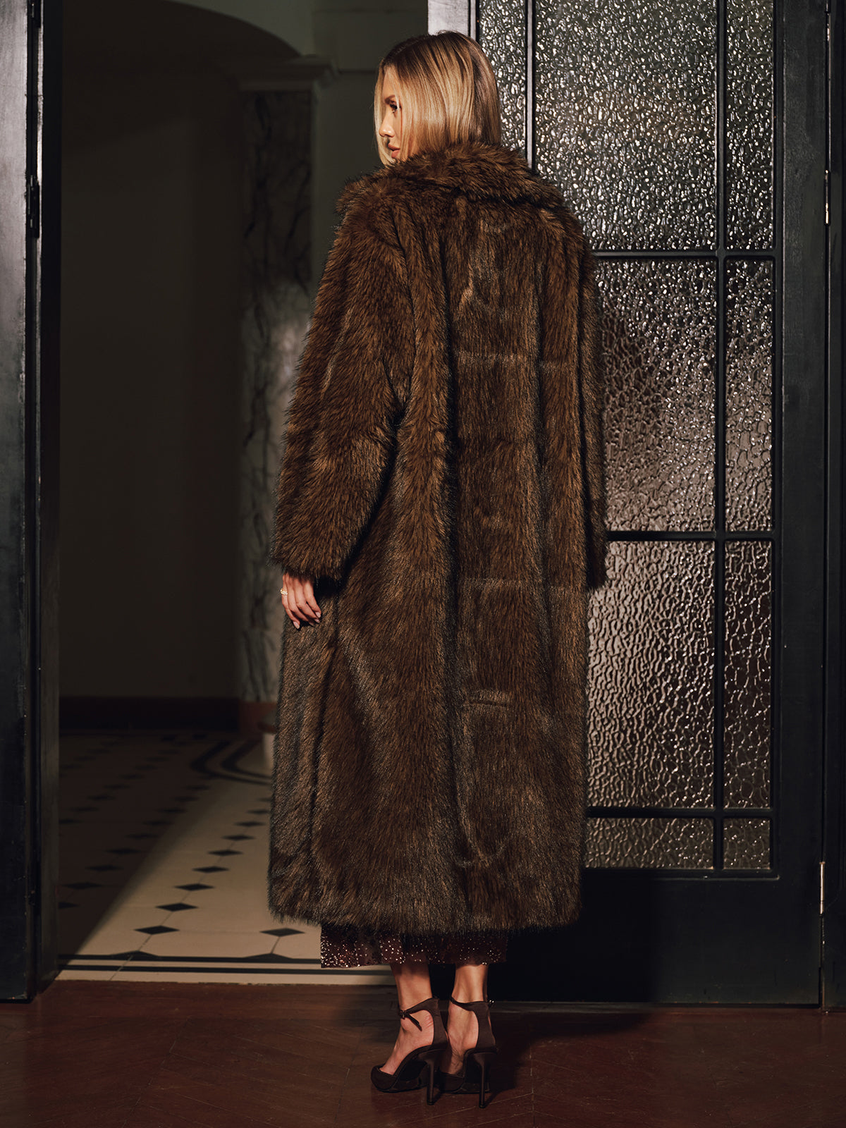 Manteau Long Col Revers en Fausse Fourrure sans Ceinture