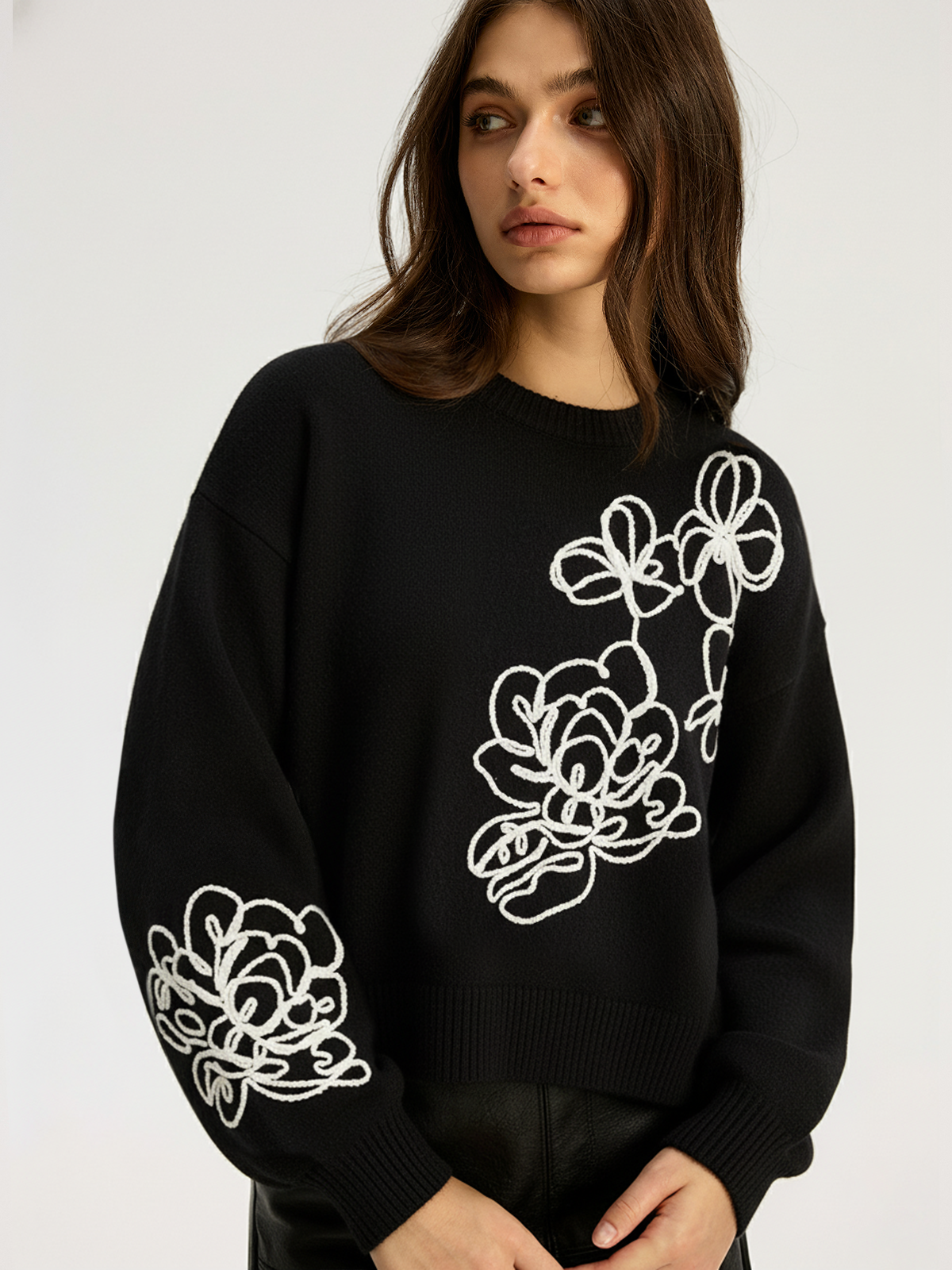 Pullover aus Wollmix mit Blumenstickerei