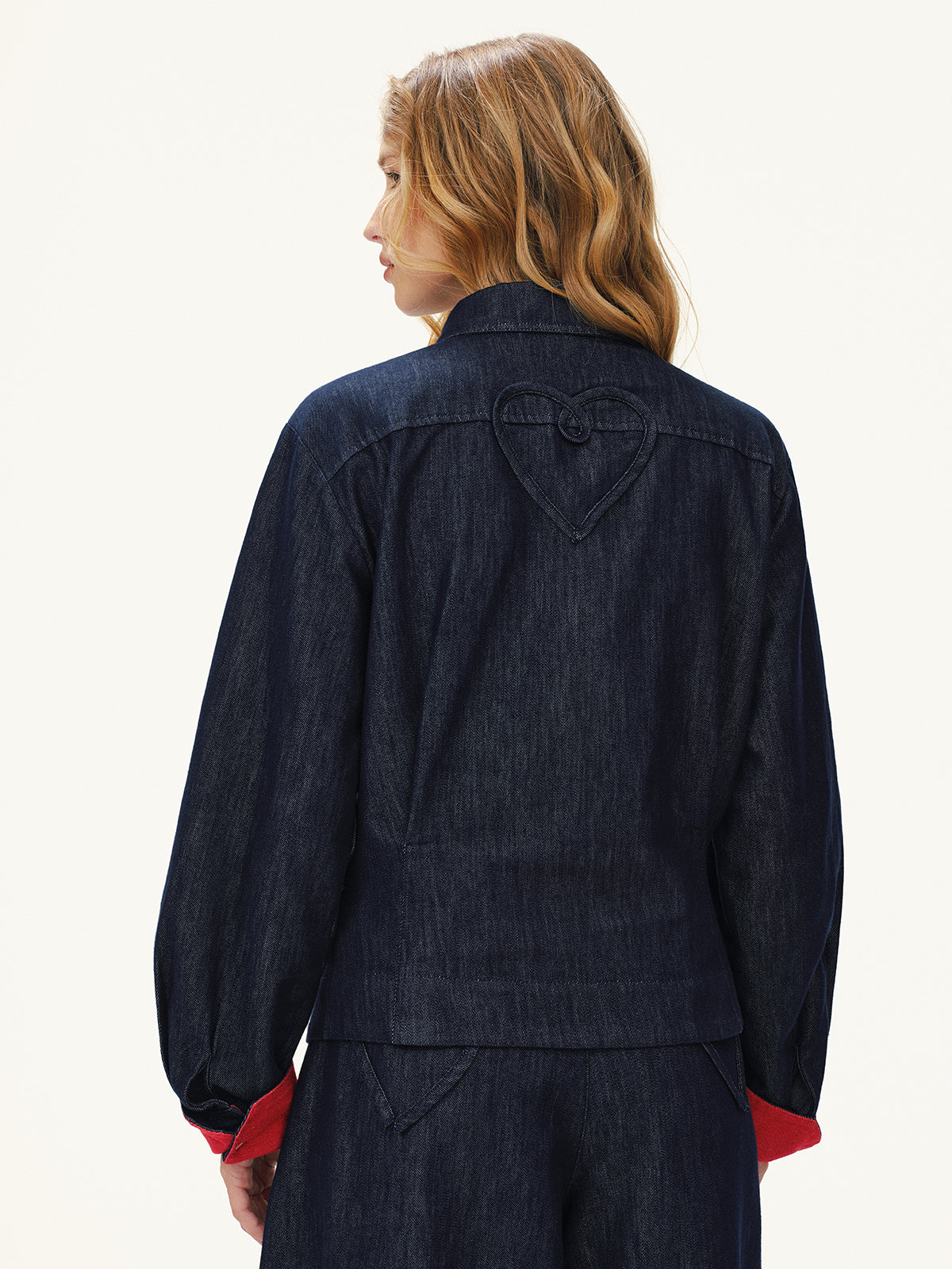 Chemise en jean avec poignets contrastants et détail cœur au dos