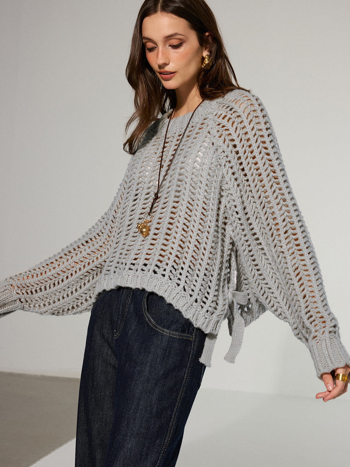 Pull oversize en maille ajourée à nouer sur le côté