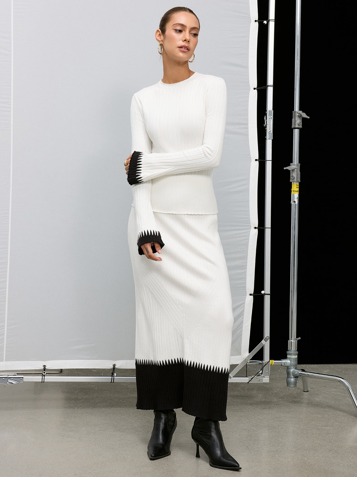 Contrast Cuff Crew Neck Knit Sweater