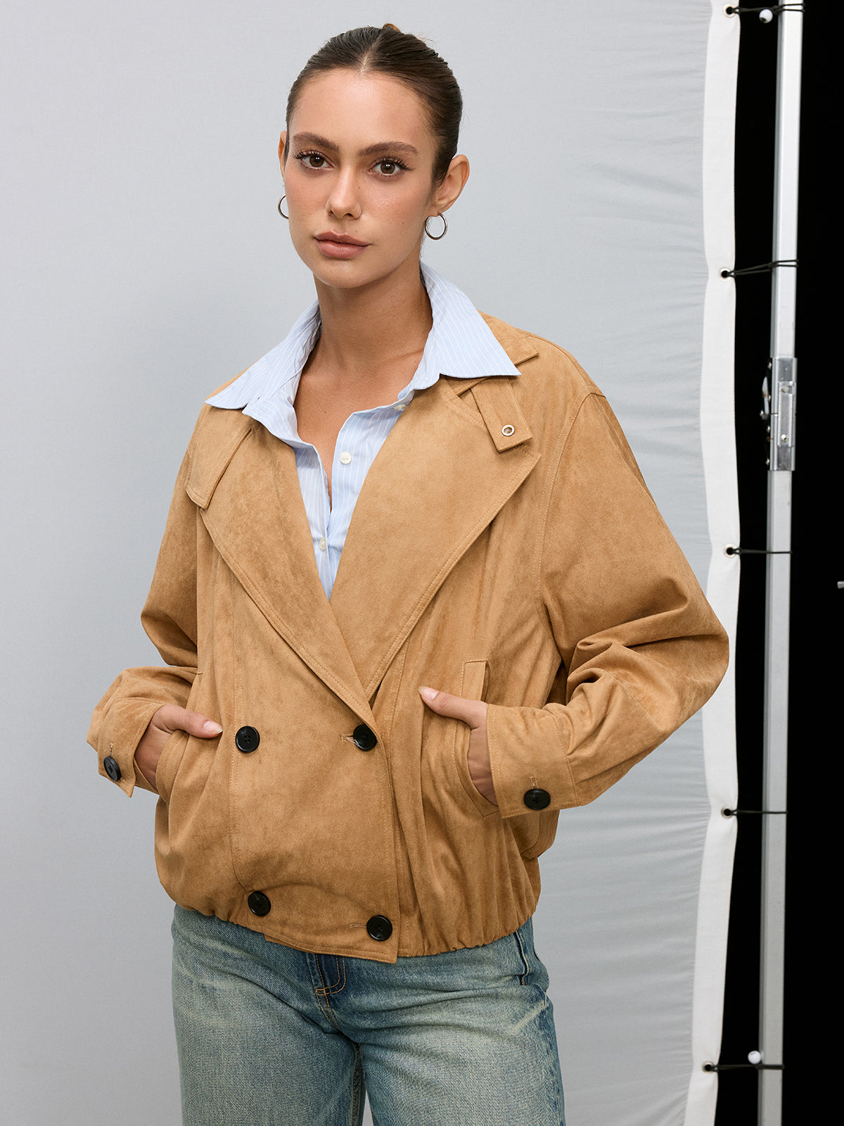 Zweireihiger Trenchcoat in Wildlederoptik