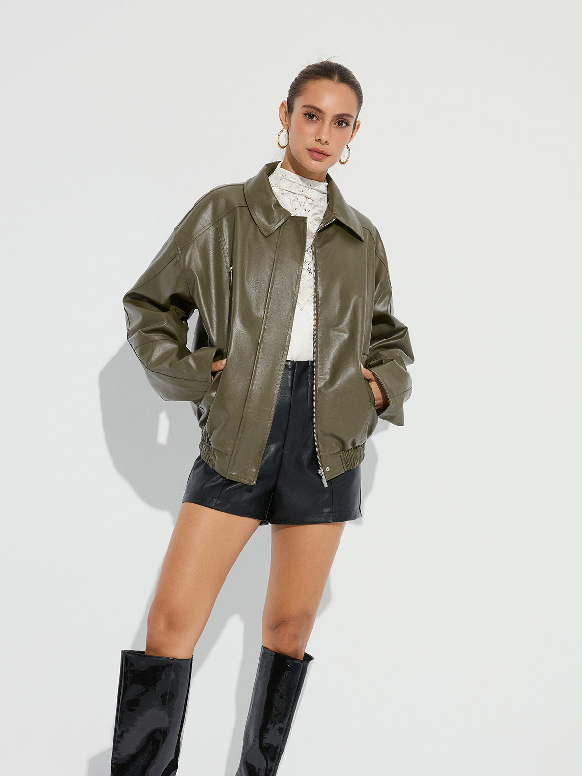 Blouson en similicuir à fermeture éclair et col.
