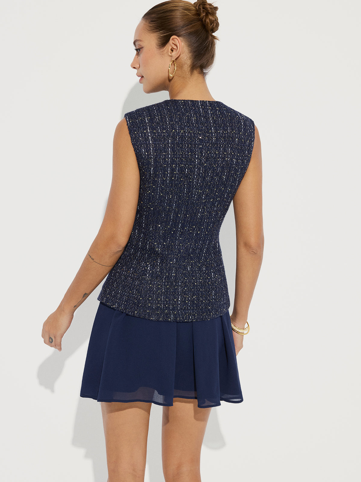 Ärmelloses Oberteil aus Tweed und Chiffon-Minirock-Set