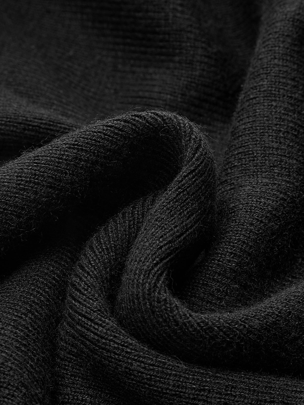 Robe en maille à col montant et manches cloche avec détails métalliques