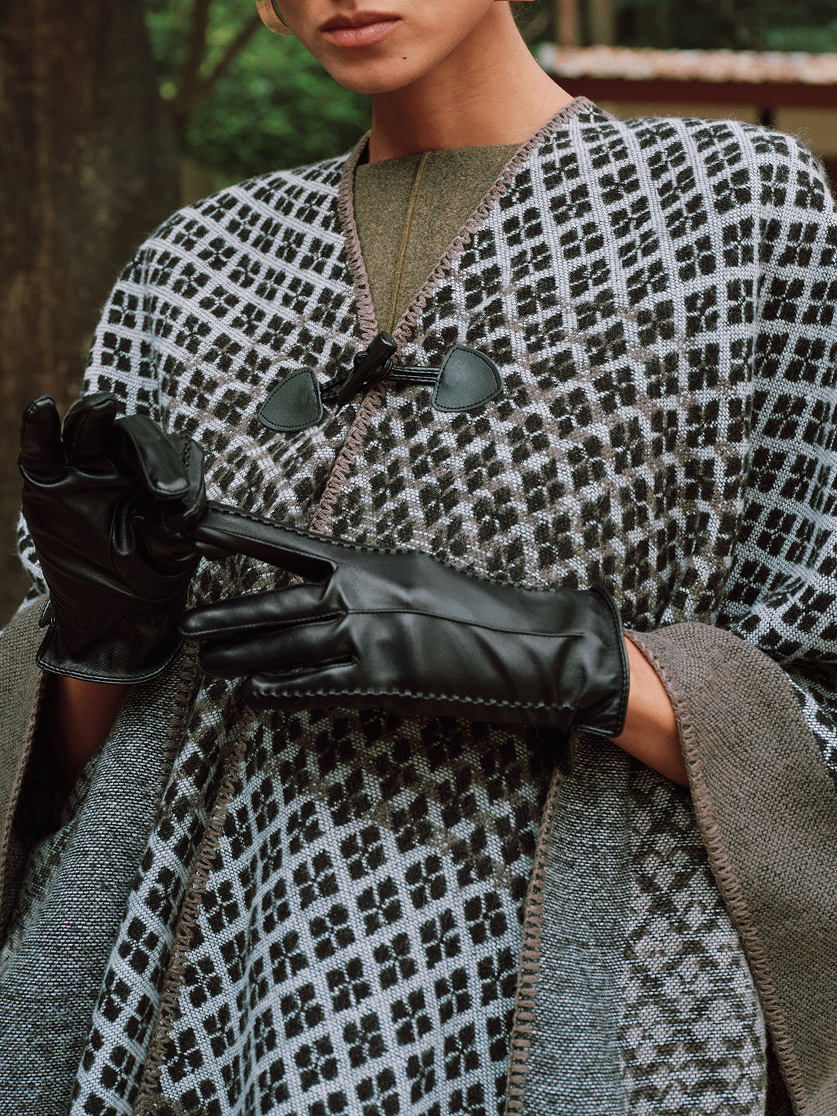 Gants en similicuir avec détails surpiqués