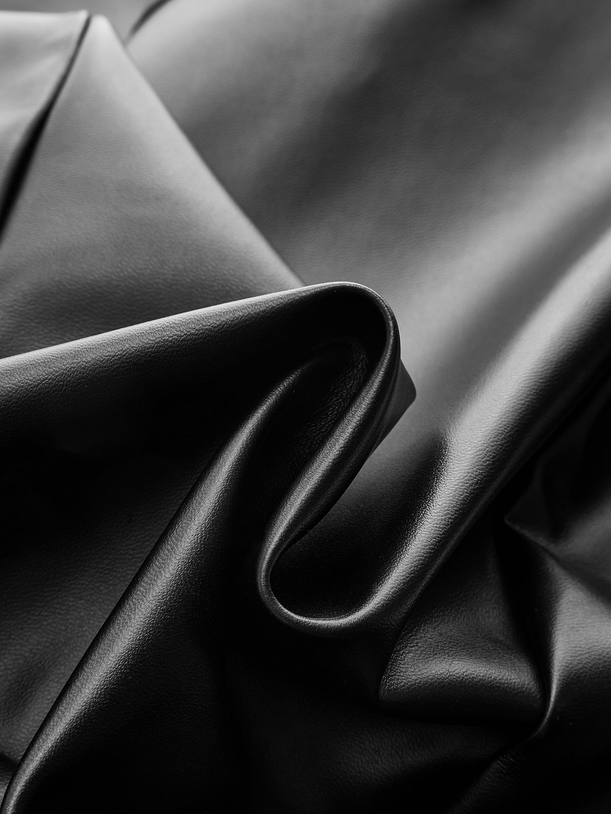 Haut asymétrique à une épaule en similicuir