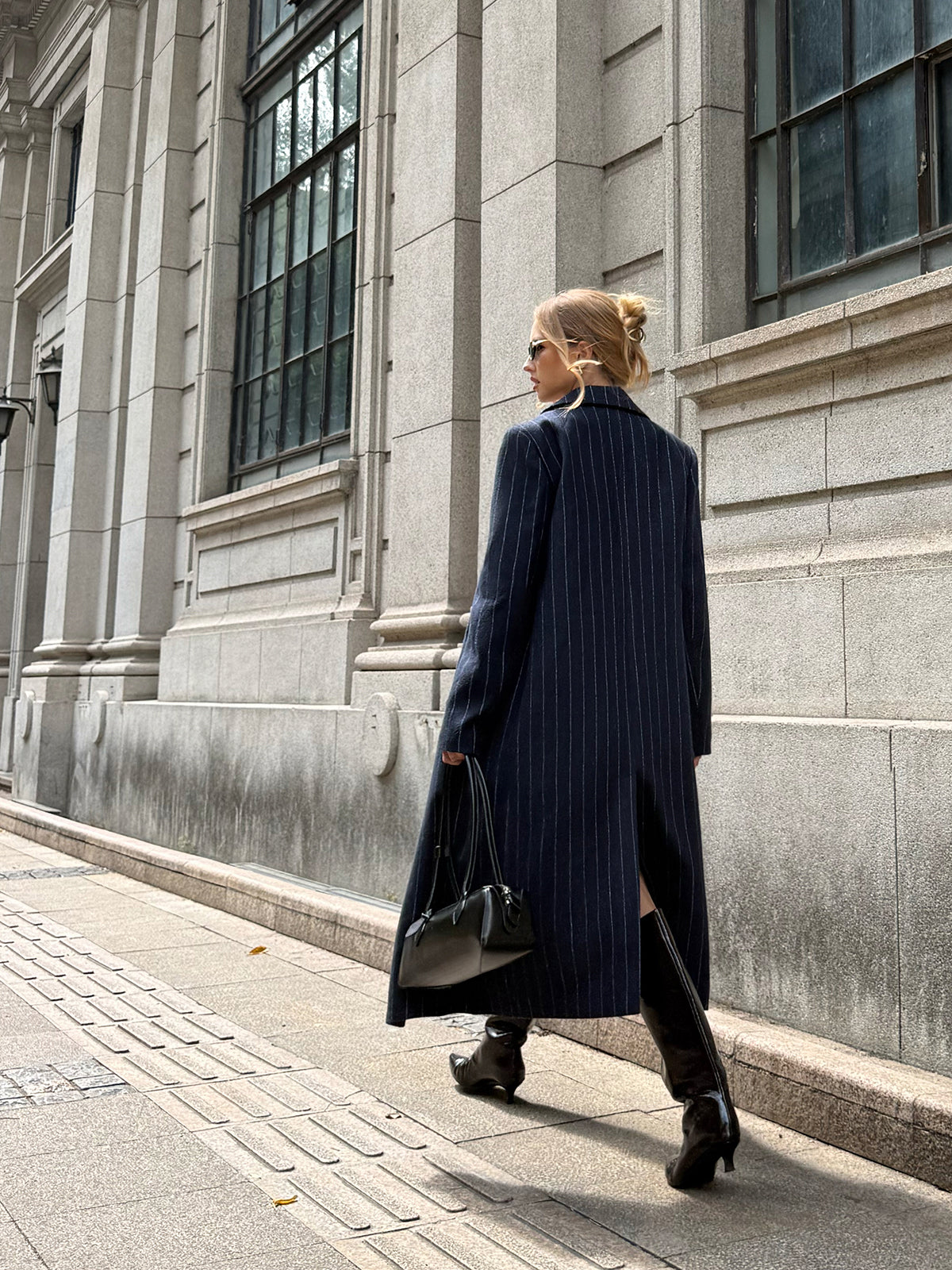 Gestreifter doppelreihiger langer Tweed-Mantel