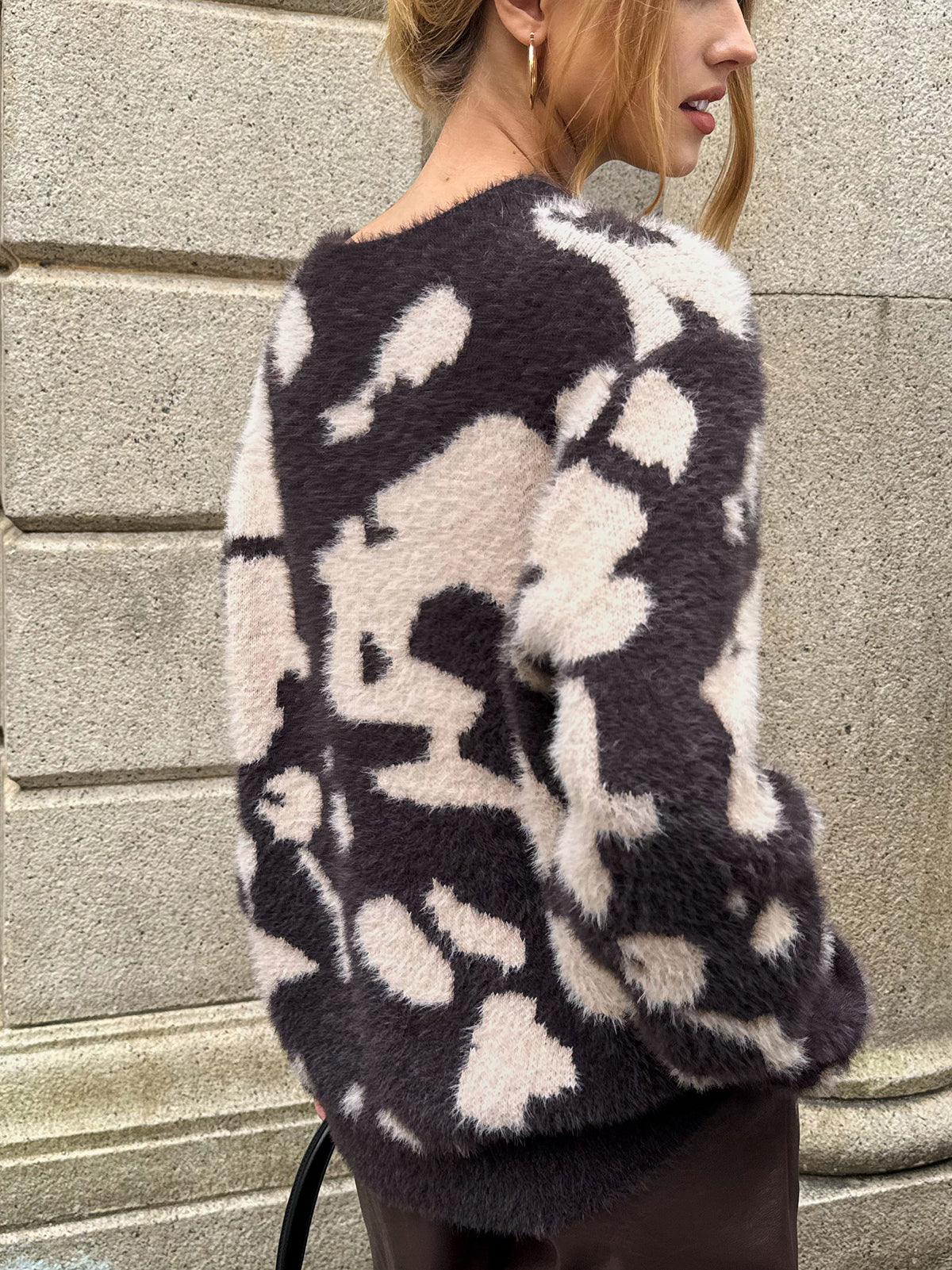 Kuhfell-Fleece-Pullover mit Rundhalsausschnitt