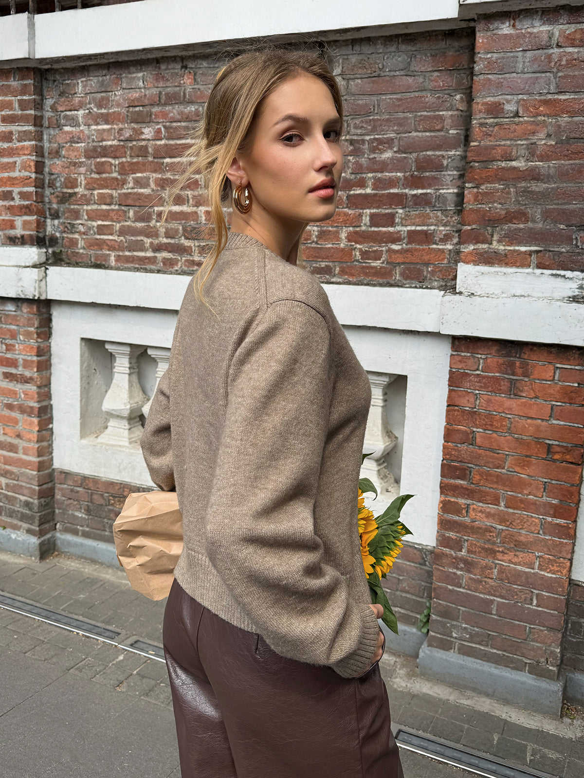 Strickjacke mit Rundhalsausschnitt und Knopfleiste