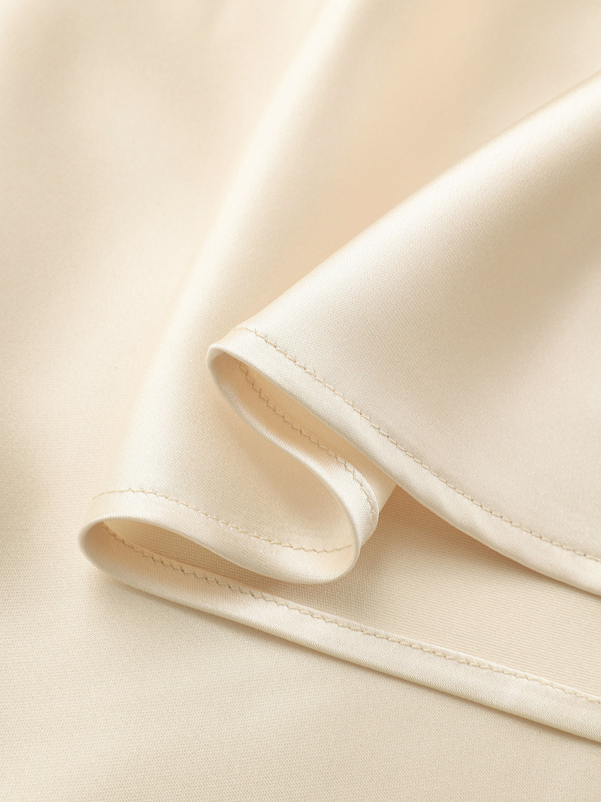 Satin-Top und Rock-Set mit Wasserfallausschnitt