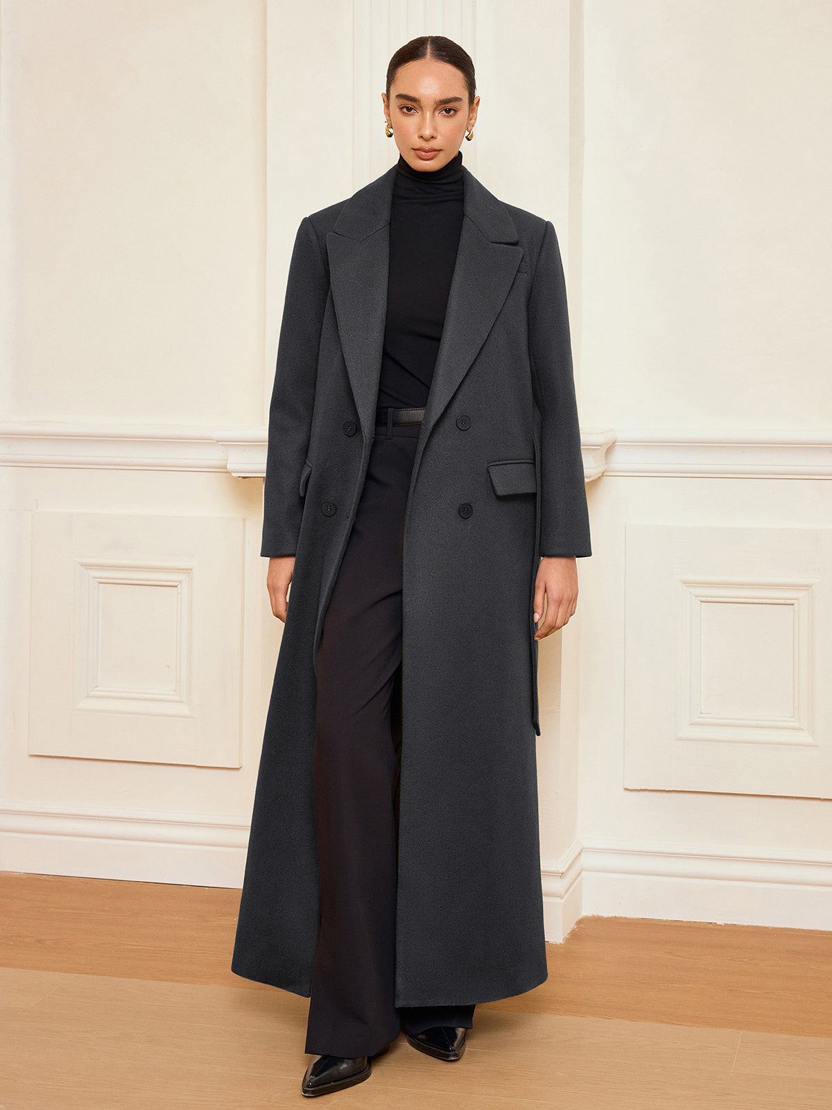 Manteau long ceinturé croisé