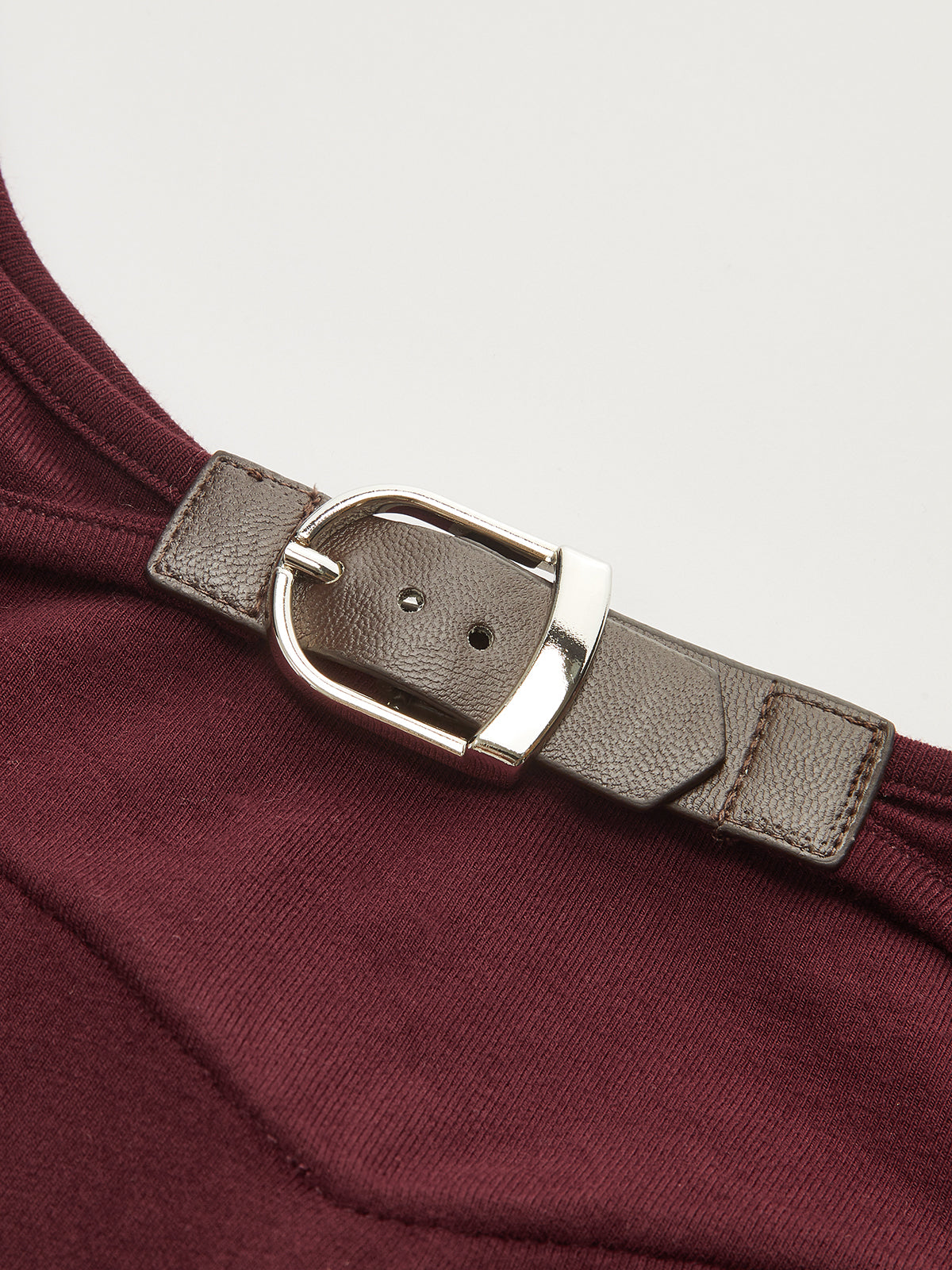 Body sans soutien-gorge à manches longues, dos nu et détails boucles