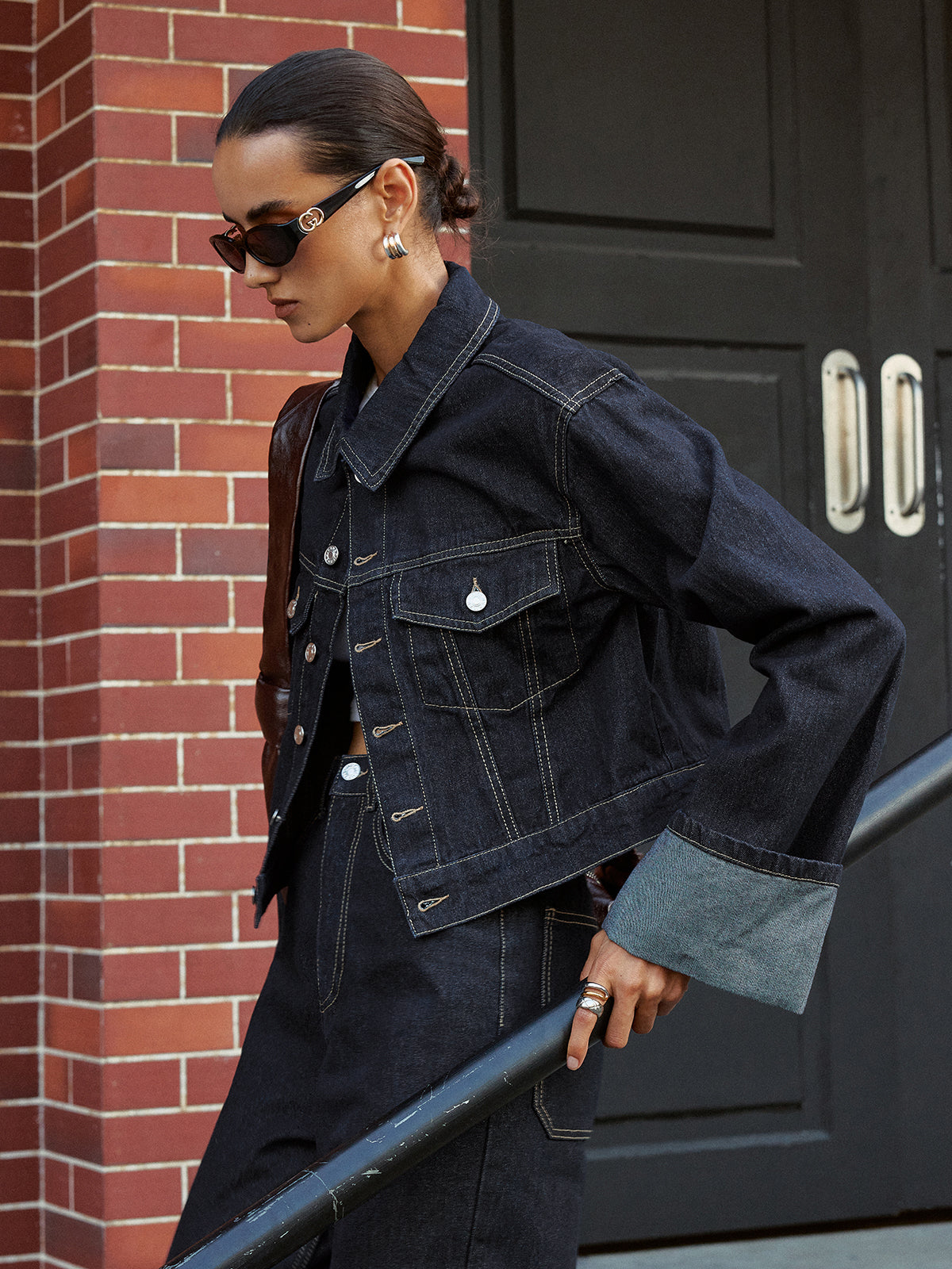 Jeansjacke mit gekrempelten Ärmeln