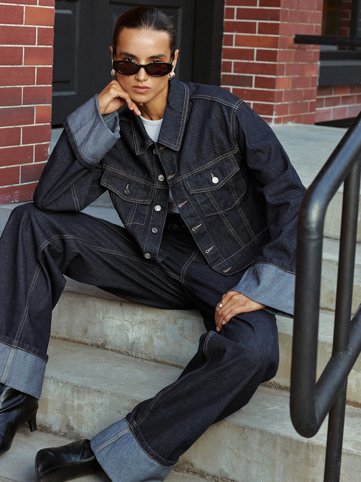 Jeansjacke mit gekrempelten Ärmeln