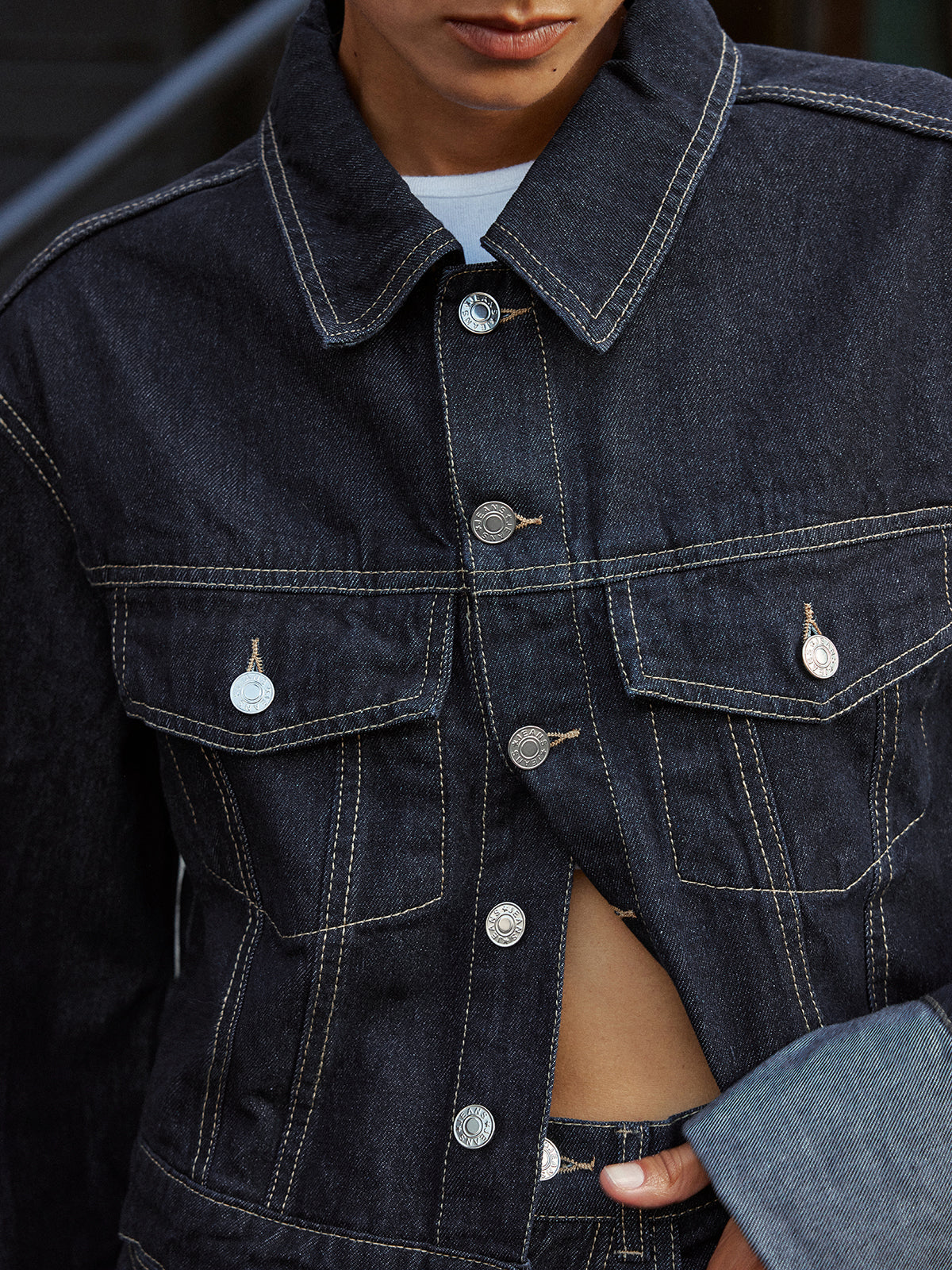 Jeansjacke mit gekrempelten Ärmeln