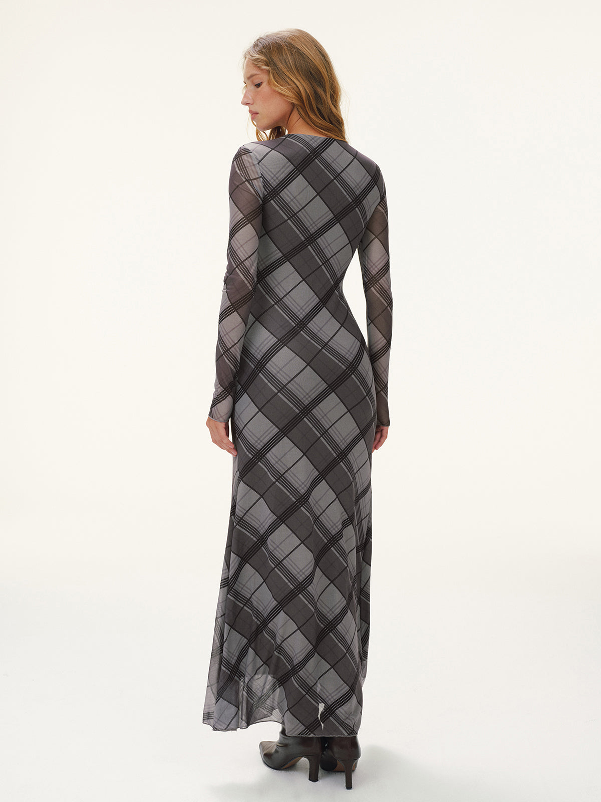 Kariertes Mesh-Maxikleid mit langen Ärmeln ohne Gürtel