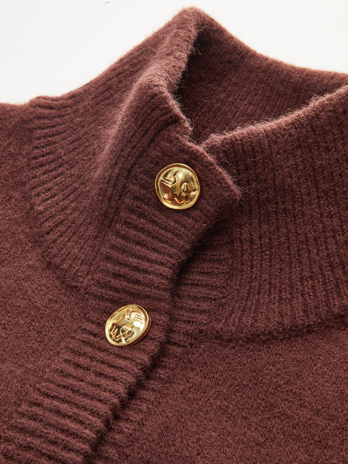 Strickjacke mit Stehkragen und Metallknöpfen