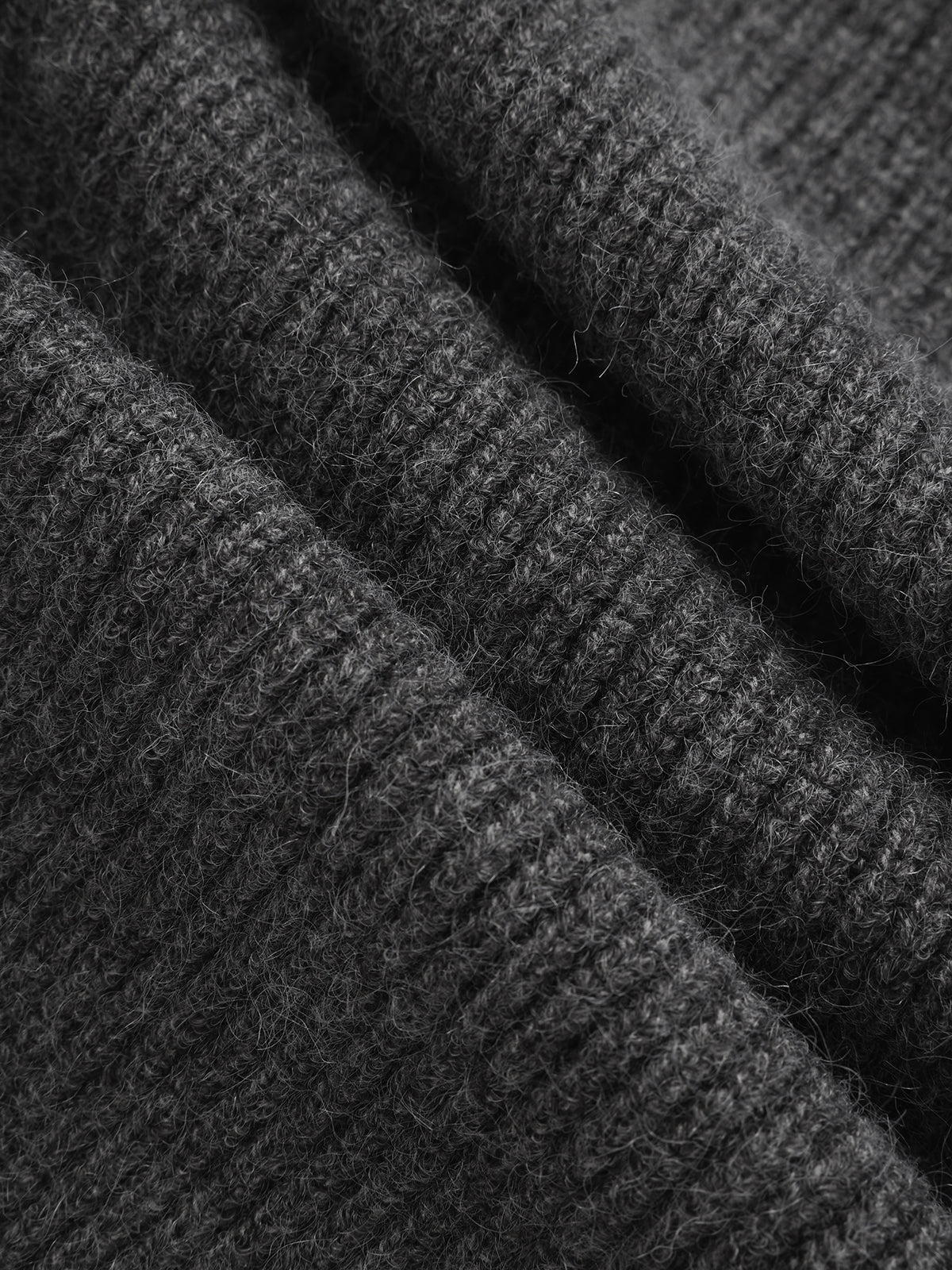 Langärmliger Strickpullover mit Kragen