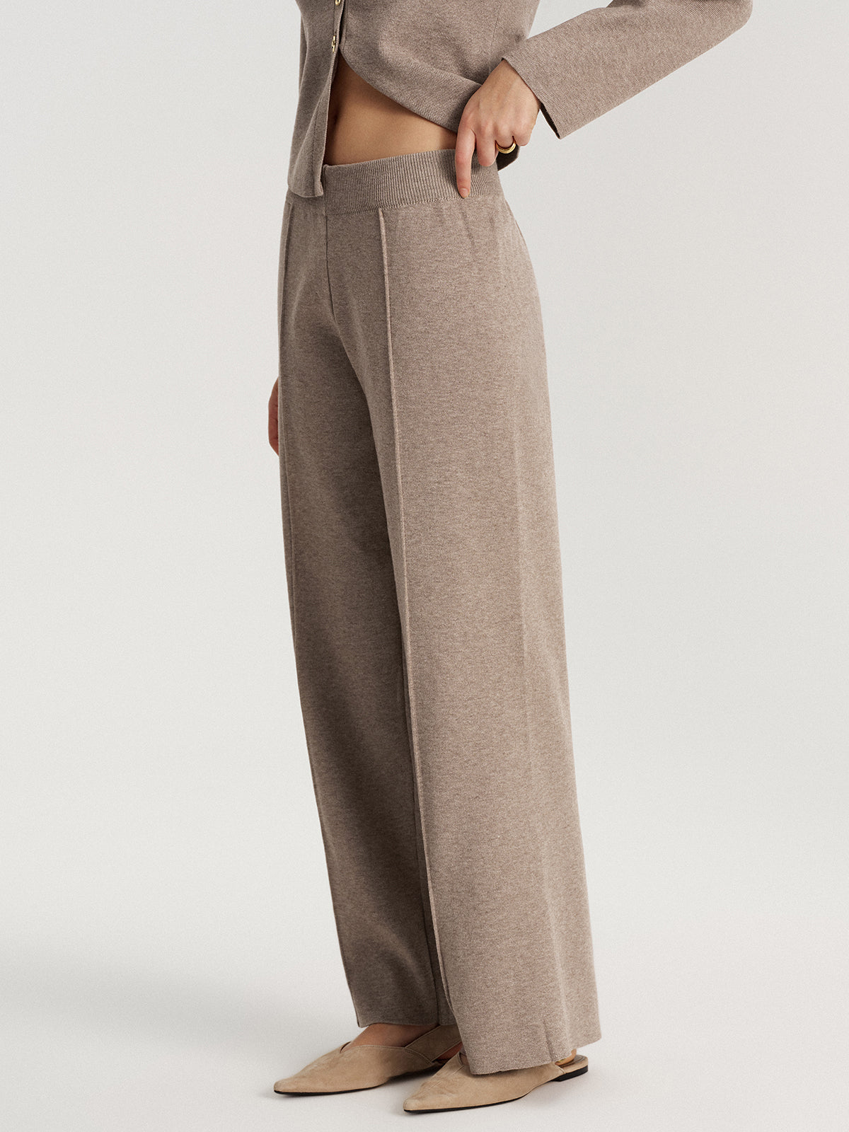 Hoch geschnittene Strickhose mit weitem Bein