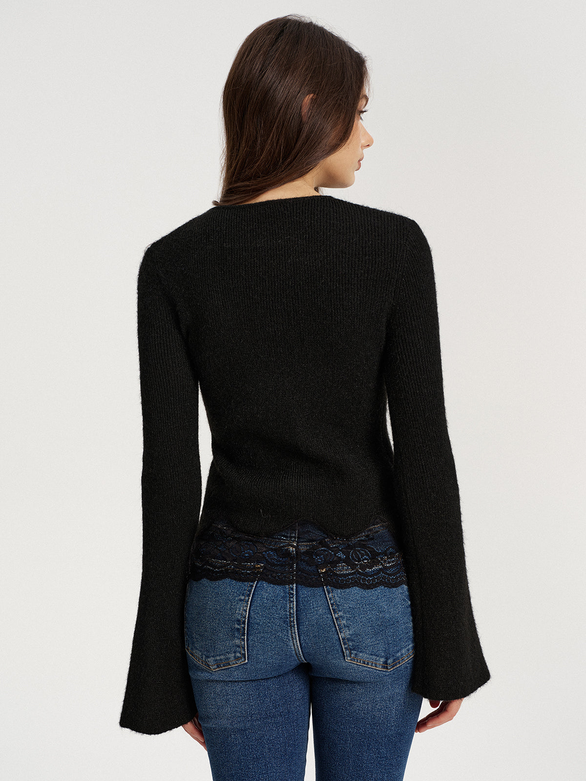 Geripptes Stricktop mit Spitzenborte