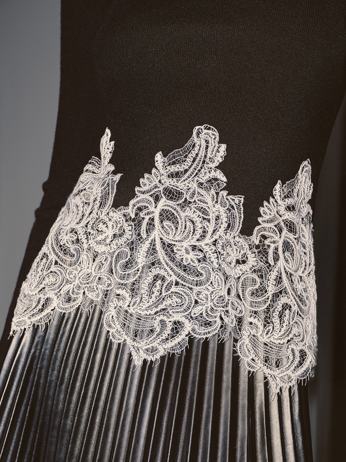 Contrast Lace Hem Knit Top