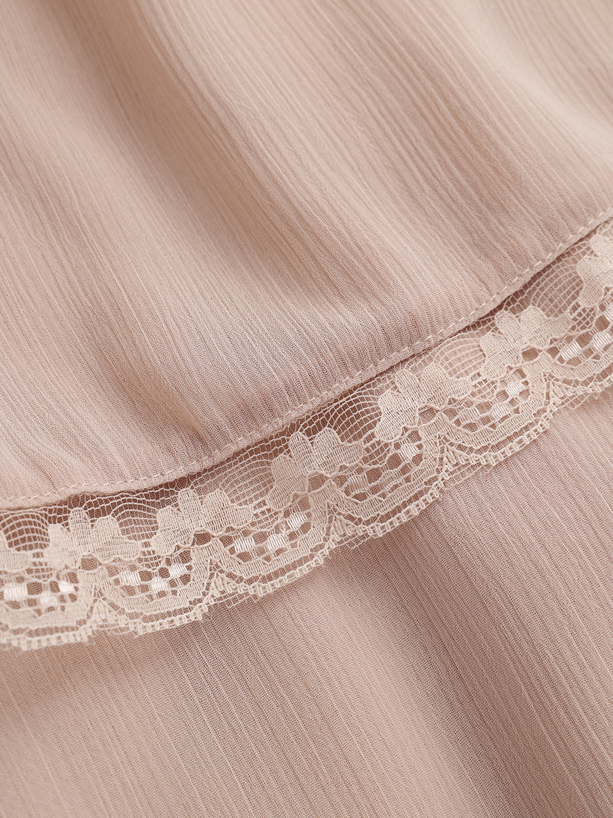 Robe longue étagée en mousseline de soie avec bordure en dentelle