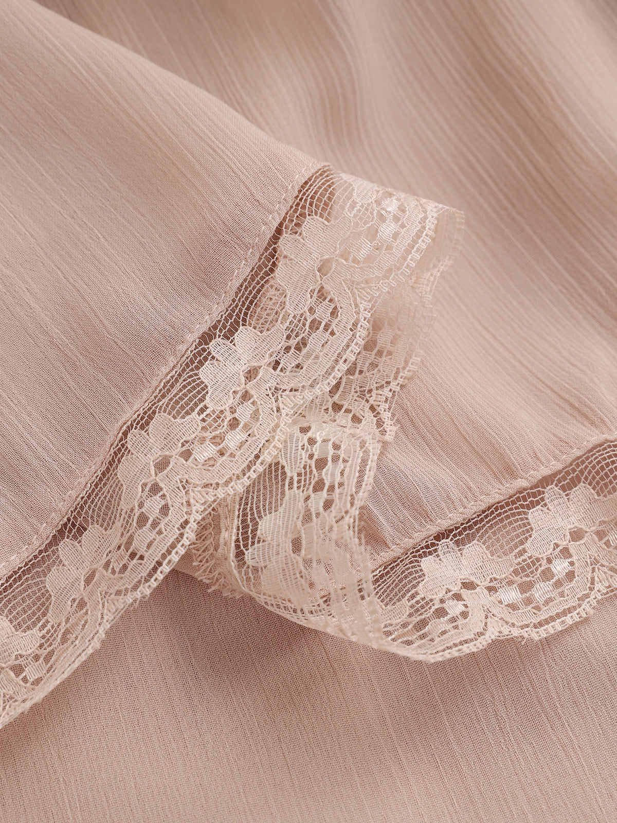 Robe longue étagée en mousseline de soie avec bordure en dentelle