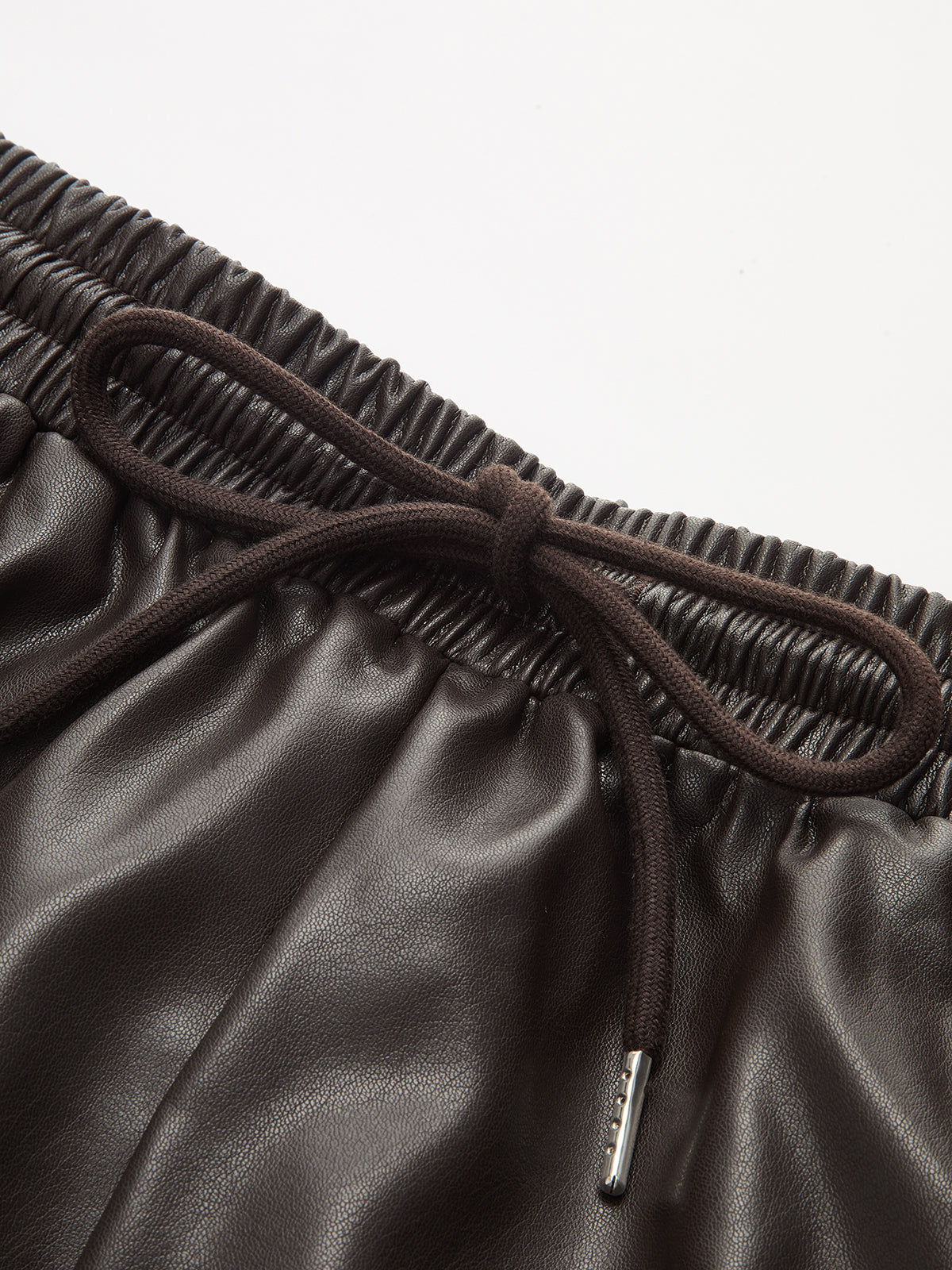 Short en similicuir avec cordon de serrage à la taille élastique