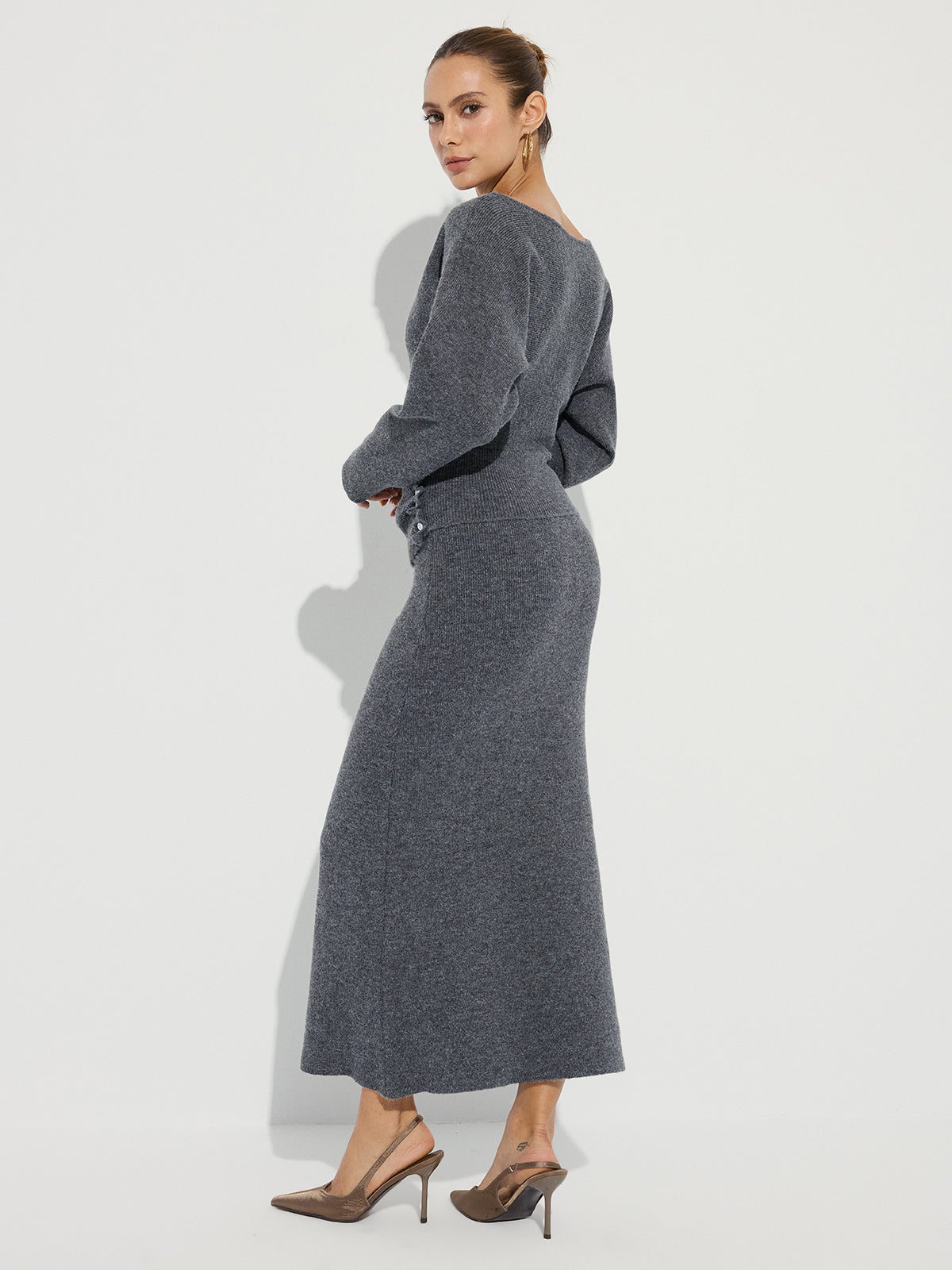 Strick-Top mit Knopfdetails und Maxirock-Set